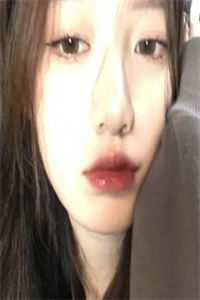 重生后，被前世射杀我的新帝缠上了热门