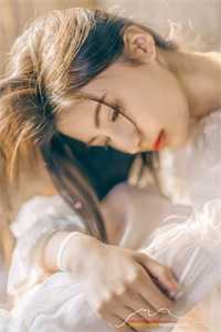 丰腴美人一出场，被军官大佬截胡畅读