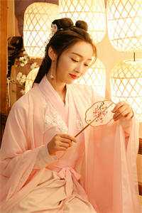 未婚妻假扮资助生的女友回家过年热门小说