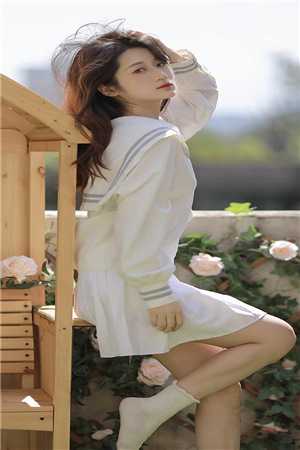 她曾把光藏入怀抖音