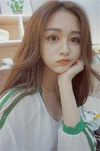 风轻拂他落寞眼眸的小说