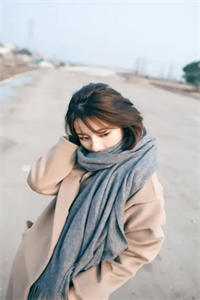 将傻子竹马扶上皇位后，我成炮灰了热门