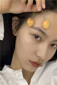 锦书三十载，不抵枕边云最新