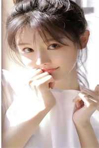 她似明月永悬不落好书